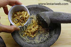 Bawang Goreng Untuk Bakso