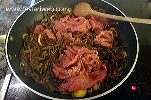 Daging Tumis Jamur