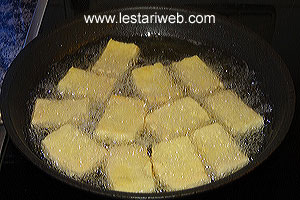 Menggoreng Tahu