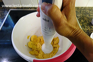 Menghaluskan Pisang
