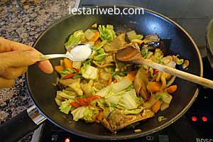 Oseng Jamur Sawi Putih Step 11