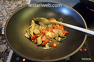 Oseng Jamur Sawi Putih Step 5