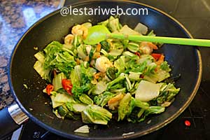 Oseng Udang Sawi Putih Step 11