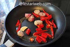 Bahan sambal tekokak digoreng
