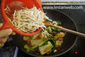 Taoge Tumis Bok Coy